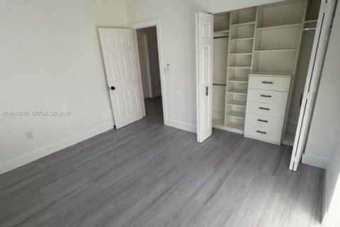 Casa en alquiler en Miami, Florida, 3 dormitorios, 161.65 m2 № 1998553 - foto 26