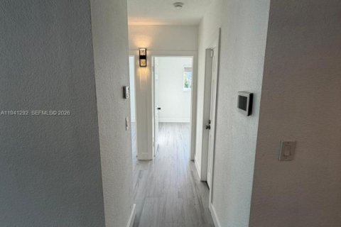 Casa en alquiler en Miami, Florida, 3 dormitorios, 161.65 m2 № 1998553 - foto 24