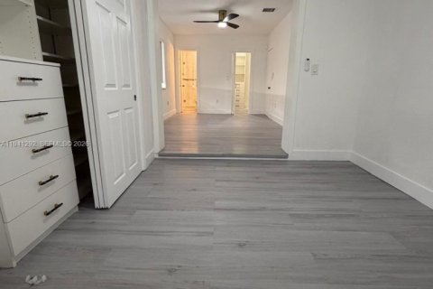 Casa en alquiler en Miami, Florida, 3 dormitorios, 161.65 m2 № 1998553 - foto 21