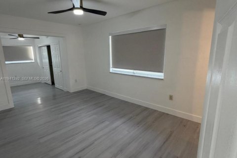 Casa en alquiler en Miami, Florida, 3 dormitorios, 161.65 m2 № 1998553 - foto 16