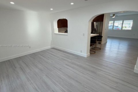 Casa en alquiler en Miami, Florida, 3 dormitorios, 161.65 m2 № 1998553 - foto 15