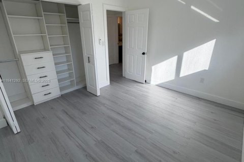 Casa en alquiler en Miami, Florida, 3 dormitorios, 161.65 m2 № 1998553 - foto 28