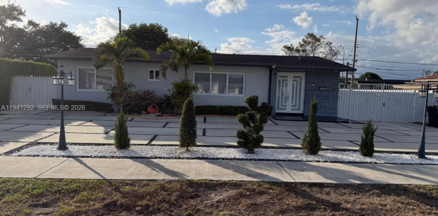 Casa en Miami, Florida 3 dormitorios, 161.65 m2 № 1998553