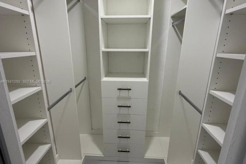 Casa en alquiler en Miami, Florida, 3 dormitorios, 161.65 m2 № 1998553 - foto 22