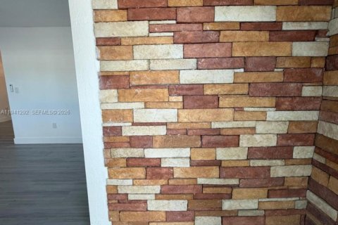 Casa en alquiler en Miami, Florida, 3 dormitorios, 161.65 m2 № 1998553 - foto 6