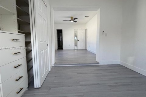 Casa en alquiler en Miami, Florida, 3 dormitorios, 161.65 m2 № 1998553 - foto 20