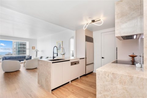 Condo in Miami, Florida, 2 bedrooms  № 1889235 - photo 3