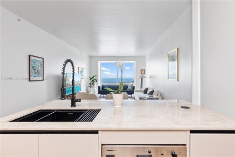 Condo in Miami, Florida, 2 bedrooms  № 1889235 - photo 7