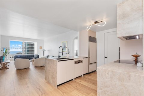 Condo in Miami, Florida, 2 bedrooms  № 1889235 - photo 8