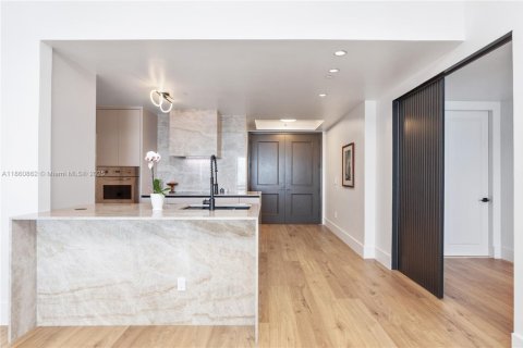 Condo in Miami, Florida, 2 bedrooms  № 1889235 - photo 11