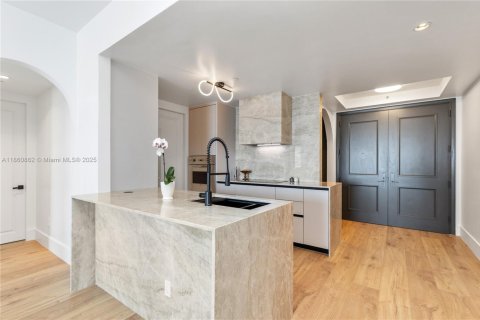 Condo in Miami, Florida, 2 bedrooms  № 1889235 - photo 12