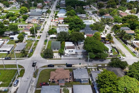 Villa ou maison à louer à Miami, Floride: 2 chambres, 67.82 m2 № 1939095 - photo 19