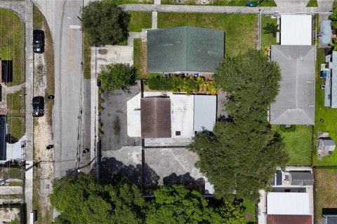 Villa ou maison à louer à Miami, Floride: 2 chambres, 67.82 m2 № 1939095 - photo 21