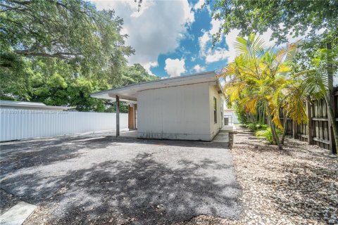 Villa ou maison à louer à Miami, Floride: 2 chambres, 67.82 m2 № 1939095 - photo 17