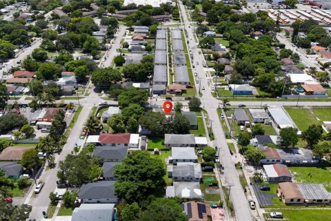 Villa ou maison à louer à Miami, Floride: 2 chambres, 67.82 m2 № 1939095 - photo 24