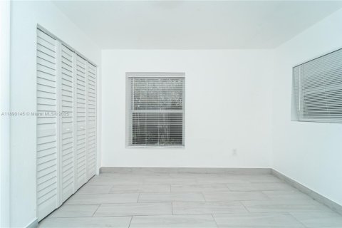 Villa ou maison à louer à Miami, Floride: 2 chambres, 67.82 m2 № 1939095 - photo 10