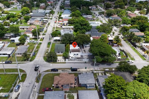 Villa ou maison à louer à Miami, Floride: 2 chambres, 67.82 m2 № 1939095 - photo 20