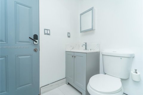 Villa ou maison à louer à Miami, Floride: 2 chambres, 67.82 m2 № 1939095 - photo 14