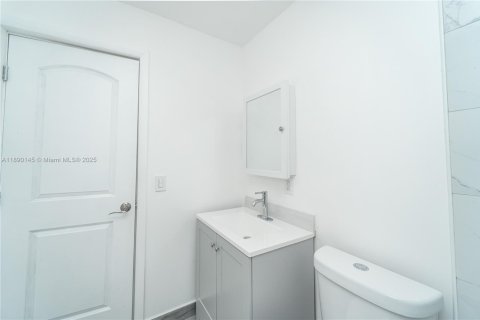 Villa ou maison à louer à Miami, Floride: 2 chambres, 67.82 m2 № 1939095 - photo 12