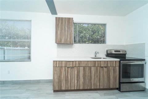 Villa ou maison à louer à Miami, Floride: 2 chambres, 67.82 m2 № 1939095 - photo 6