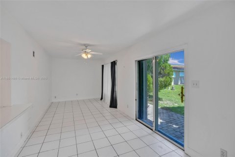 House in Plantation, Florida 2 bedrooms, 166.11 sq.m. № 1957457 - photo 24
