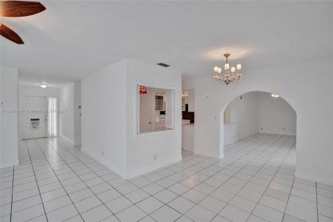 House in Plantation, Florida 2 bedrooms, 166.11 sq.m. № 1957457 - photo 19