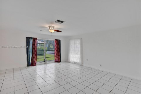 House in Plantation, Florida 2 bedrooms, 166.11 sq.m. № 1957457 - photo 15