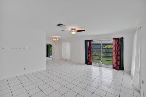 House in Plantation, Florida 2 bedrooms, 166.11 sq.m. № 1957457 - photo 16