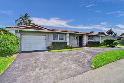 House in Plantation, Florida 2 bedrooms, 166.11 sq.m. № 1957457 - photo 1