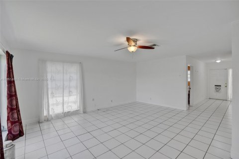 House in Plantation, Florida 2 bedrooms, 166.11 sq.m. № 1957457 - photo 18