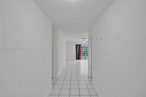 House in Plantation, Florida 2 bedrooms, 166.11 sq.m. № 1957457 - photo 14