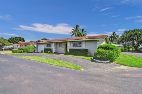 House in Plantation, Florida 2 bedrooms, 166.11 sq.m. № 1957457 - photo 7