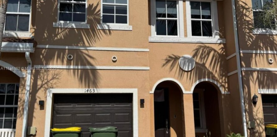 Townhouse in Homestead, Florida 4 bedrooms, 172.43 sq.m. № 1857402