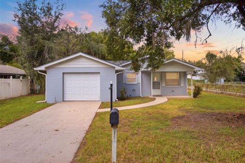House in Zephyrhills, Florida 2 bedrooms, 92.62 sq.m. № 2390918