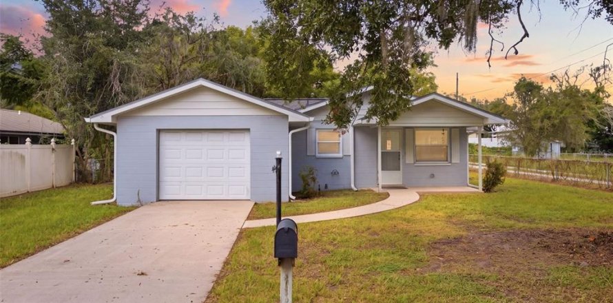 House in Zephyrhills, Florida 2 bedrooms, 92.62 sq.m. № 2390918
