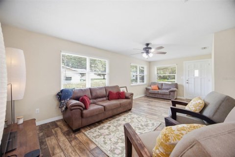 House in Zephyrhills, Florida 2 bedrooms, 92.62 sq.m. № 2390918 - photo 8