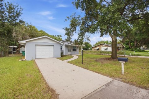 House in Zephyrhills, Florida 2 bedrooms, 92.62 sq.m. № 2390918 - photo 2