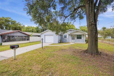 House in Zephyrhills, Florida 2 bedrooms, 92.62 sq.m. № 2390918 - photo 3