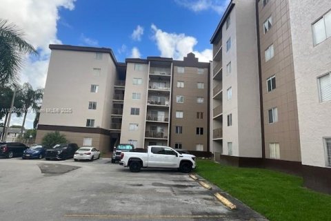 Купить кондоминиум в Майами, Флорида 3 спальни, 91.69м2, № 1956741 - фото 1