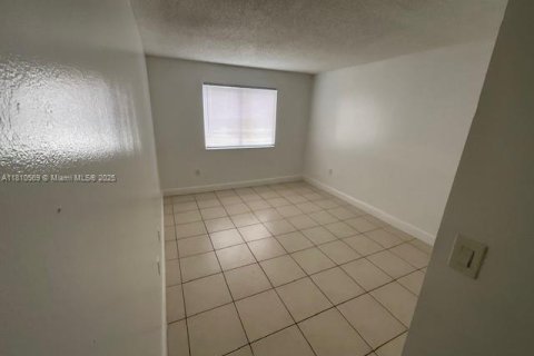 Купить кондоминиум в Майами, Флорида 3 спальни, 91.69м2, № 1956741 - фото 3