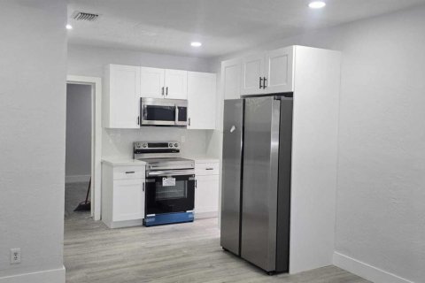 House in Fort Lauderdale, Florida 4 bedrooms, 147.9 sq.m. № 2377384 - photo 3