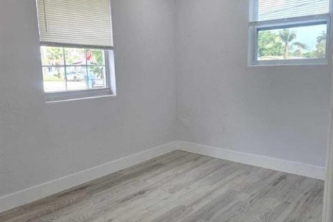 House in Fort Lauderdale, Florida 4 bedrooms, 147.9 sq.m. № 2377384 - photo 13