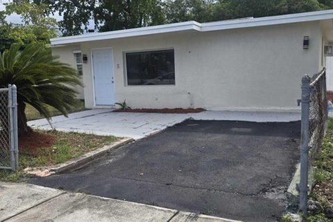 House in Fort Lauderdale, Florida 4 bedrooms, 147.9 sq.m. № 2377384 - photo 27