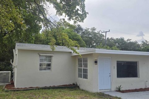 House in Fort Lauderdale, Florida 4 bedrooms, 147.9 sq.m. № 2377384 - photo 4