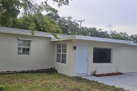 House in Fort Lauderdale, Florida 4 bedrooms, 147.9 sq.m. № 2377384 - photo 2