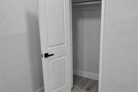 House in Fort Lauderdale, Florida 4 bedrooms, 147.9 sq.m. № 2377384 - photo 26