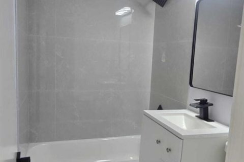House in Fort Lauderdale, Florida 4 bedrooms, 147.9 sq.m. № 2377384 - photo 24