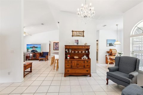House in Wesley Chapel, Florida 3 bedrooms, 169.36 sq.m. № 1822574 - photo 6