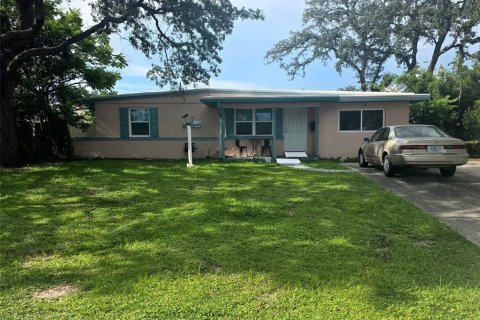 House in Saint Petersburg, Florida 3 bedrooms, 110.37 sq.m. № 2391608