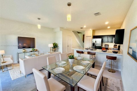 Townhouse in Homestead, Florida 2 bedrooms, 132.11 sq.m. № 1956647 - photo 4